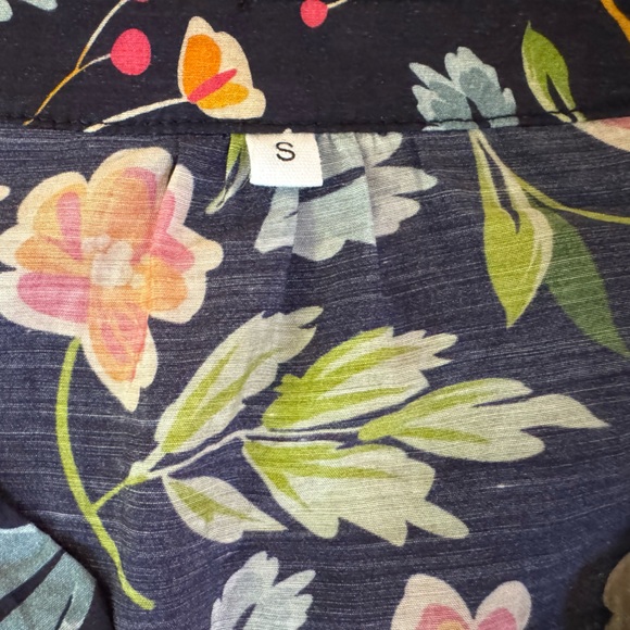 NWOT Gorgeous Floral Blouse - Picture 10 of 13